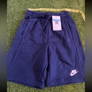 Nike Standard Fit Youth Unisex Size Medium